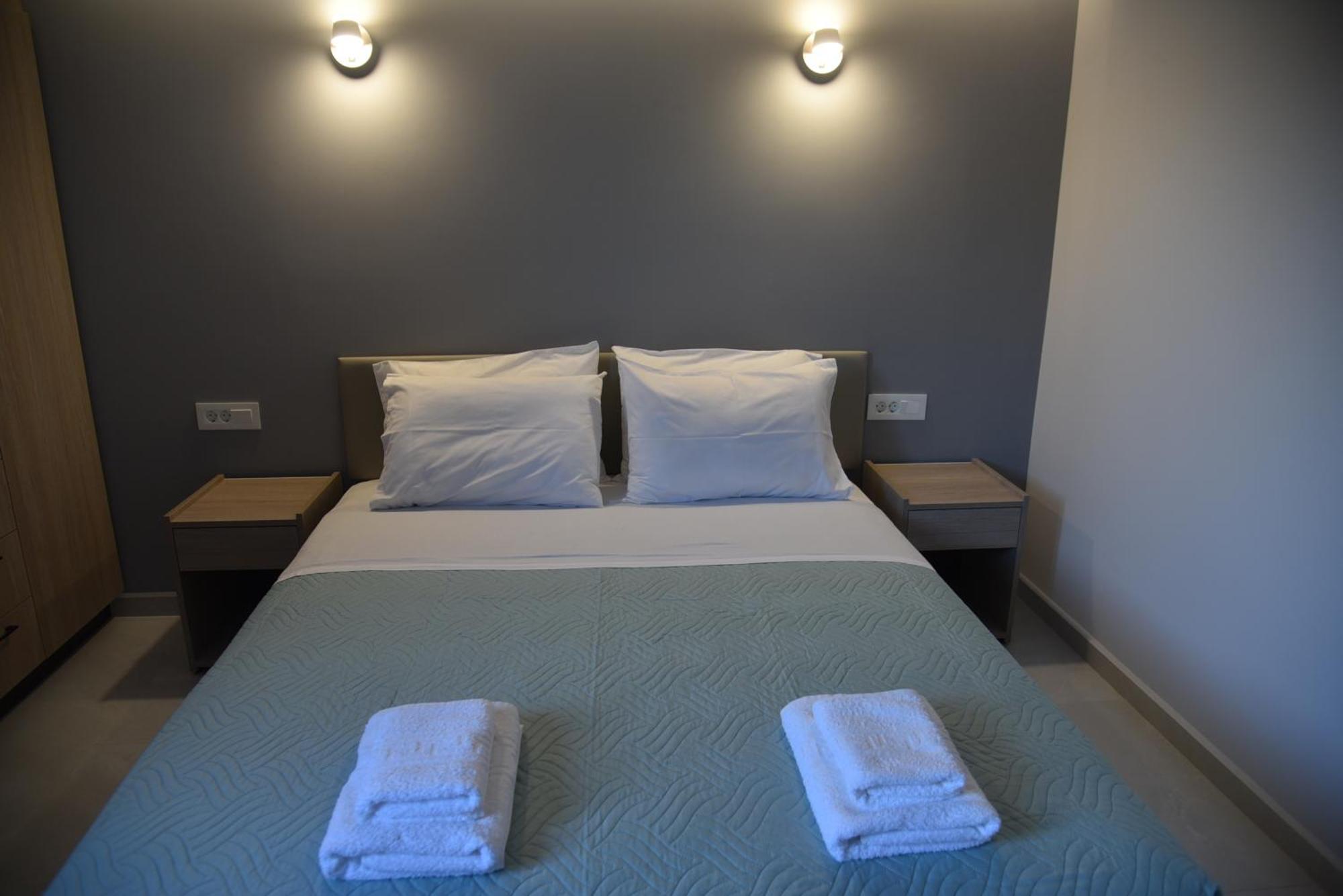 Pirgos Deluxe Apartment - Private Parking Kissamos Bagian luar foto