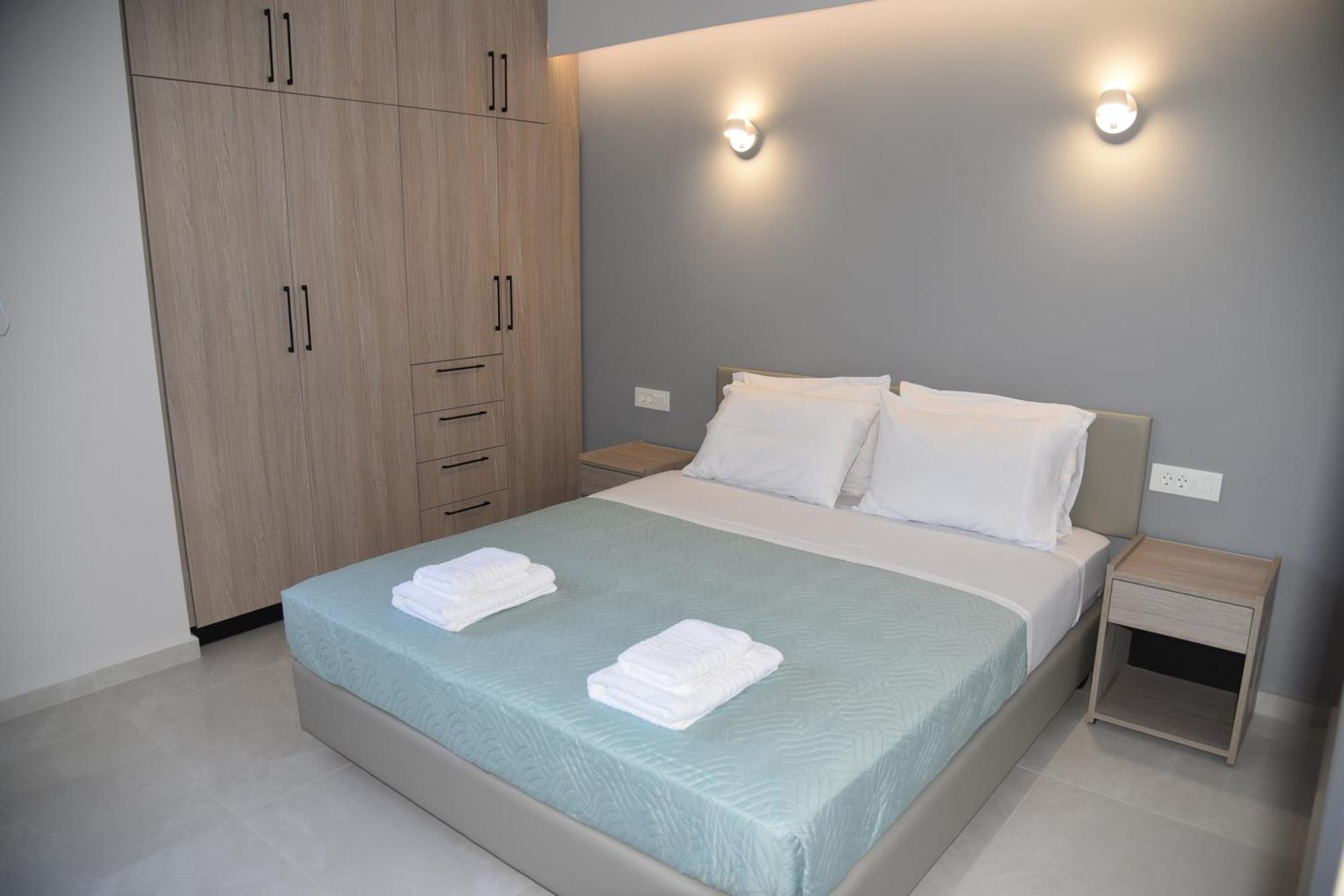 Pirgos Deluxe Apartment - Private Parking Kissamos Bagian luar foto
