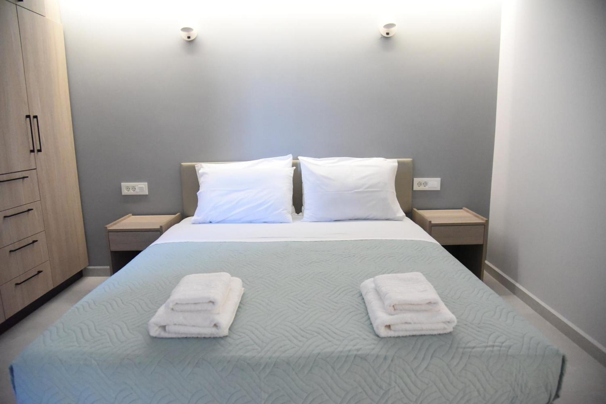 Pirgos Deluxe Apartment - Private Parking Kissamos Bagian luar foto